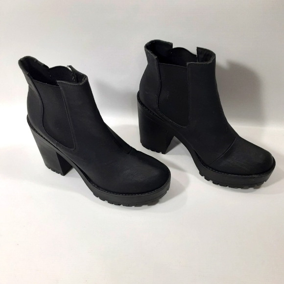 Divided by H&M Size 9.5 Faux Leather Chunky Heeled Pull On Ankle Booties - Picture 1 of 10